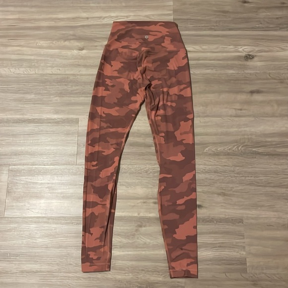 Lululemon Align Hi-Rise 28” Size 4, Heritage 365 Camo Brier Rose Multi - Picture 3 of 3